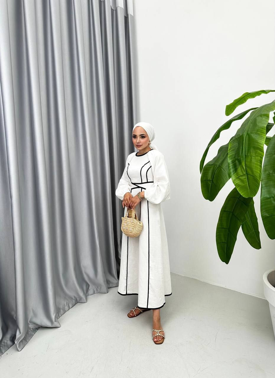 Line dress with piping