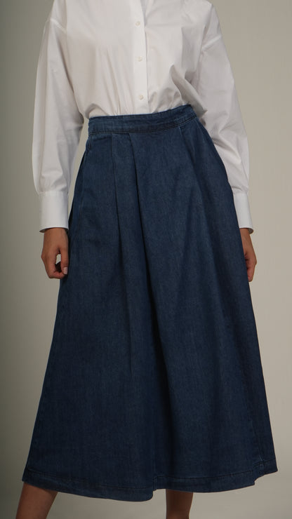 High-waisted pleated denim skirt