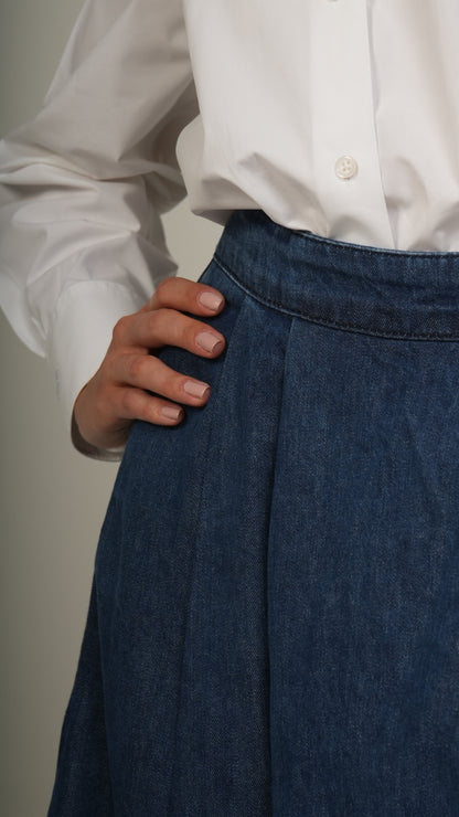High-waisted pleated denim skirt